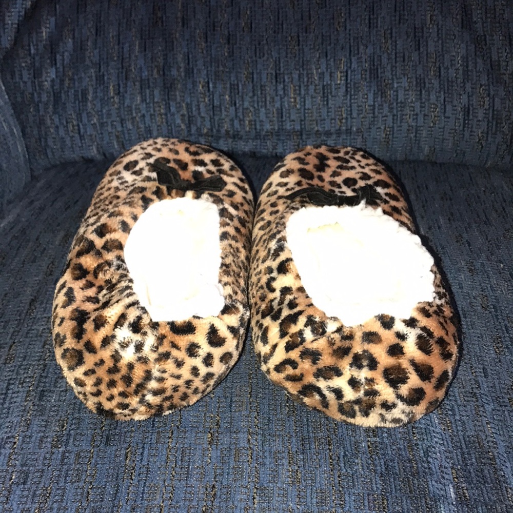 Like new women’s Lg slippers